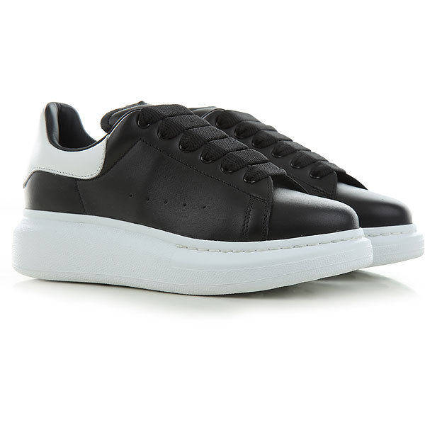 ALEXANDER MCQUEEN BLACK TRAINERS OUTFITS 2021