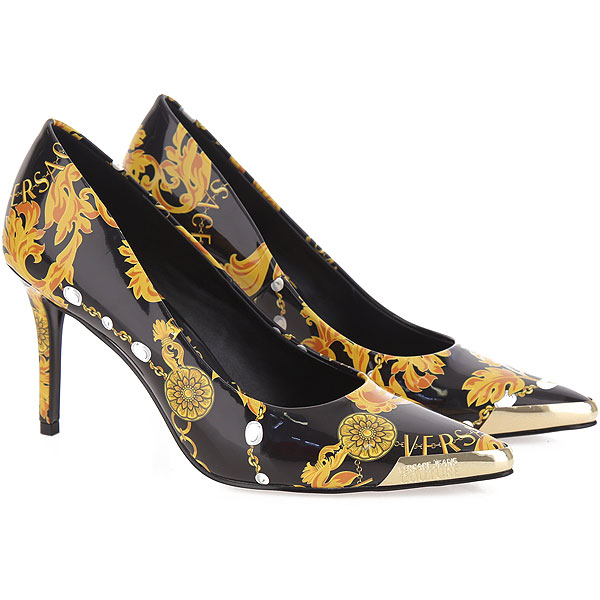 Check out the new @Versace Pin Point Pumps 👠 They remind me of Casad... |  TikTok