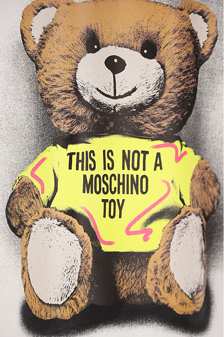 Moschino on Twitter Are you readytobear Download the esclusive Moschino  FW15 Capsule Collection wallpaper httptcoMxXCkPM9hq  httptcosOlsN4tSCW  Twitter